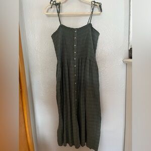 Elegant Green Sleeveless Dress